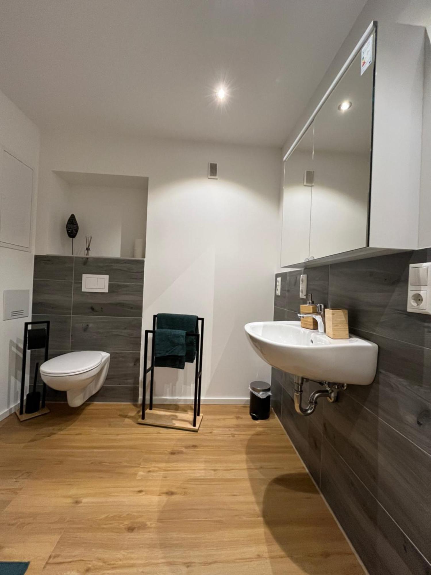 Traumhafte Business & Relax Wohnung Direkt Im Stadtkern Oettingens By Elation Homes Oettingen in Bayern 外观 照片
